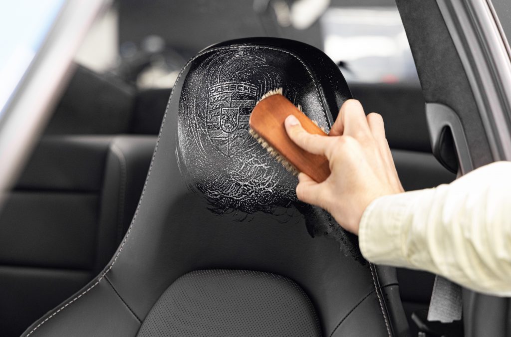 Lederreiniger_auto_innen Lederreiniger_auto_innen